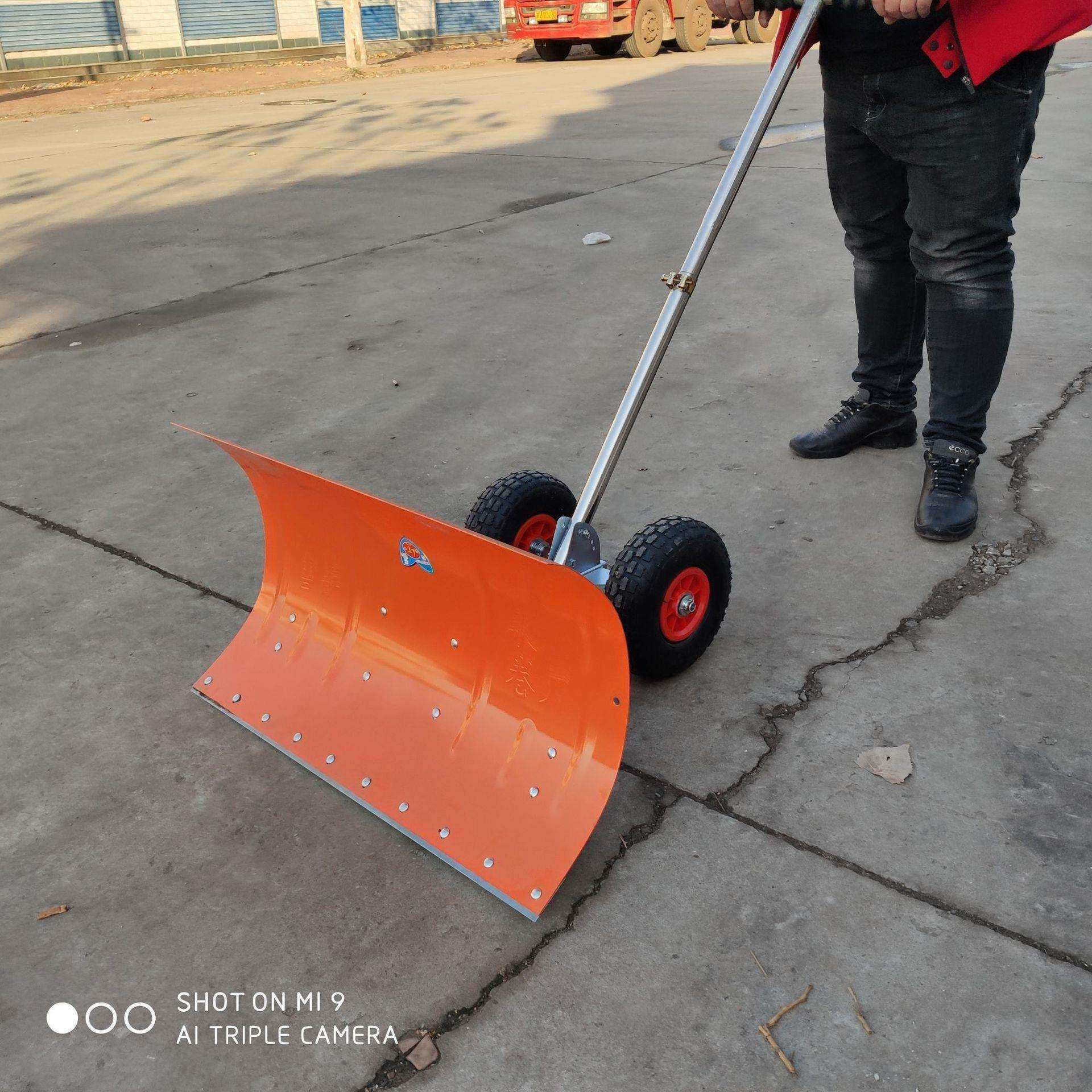 轮式推雪车小型手推扫雪车铲雪车家用手动推雪铲轮式雪锹厂家直销