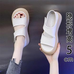 香港真皮包跟凉鞋女夏季外穿2025年新款魔术贴厚底增高沙滩罗马鞋