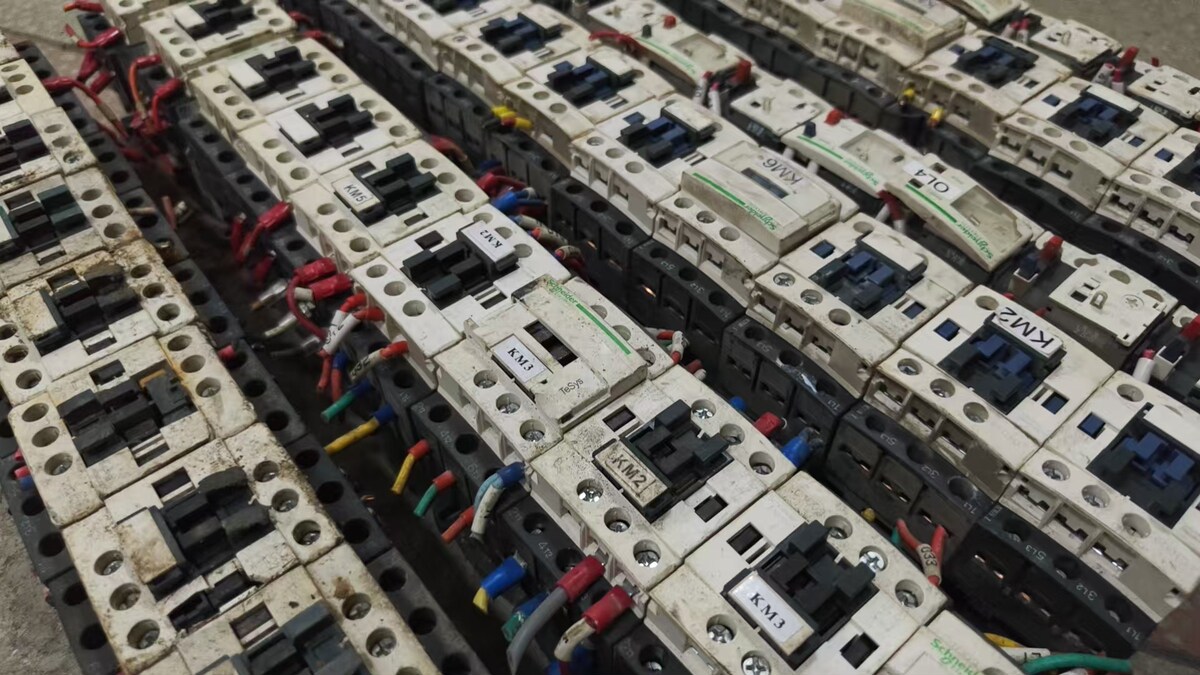 5月8日北京【京械6825】单位淘汰报废处置接触器一批共计40只其中20只含辅助接线（具体以实物为准）网络拍卖公告