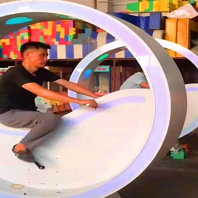 海边街区网红打卡点喷泉亲子娱乐产品脚踏感应喷泉古镇景区发光车