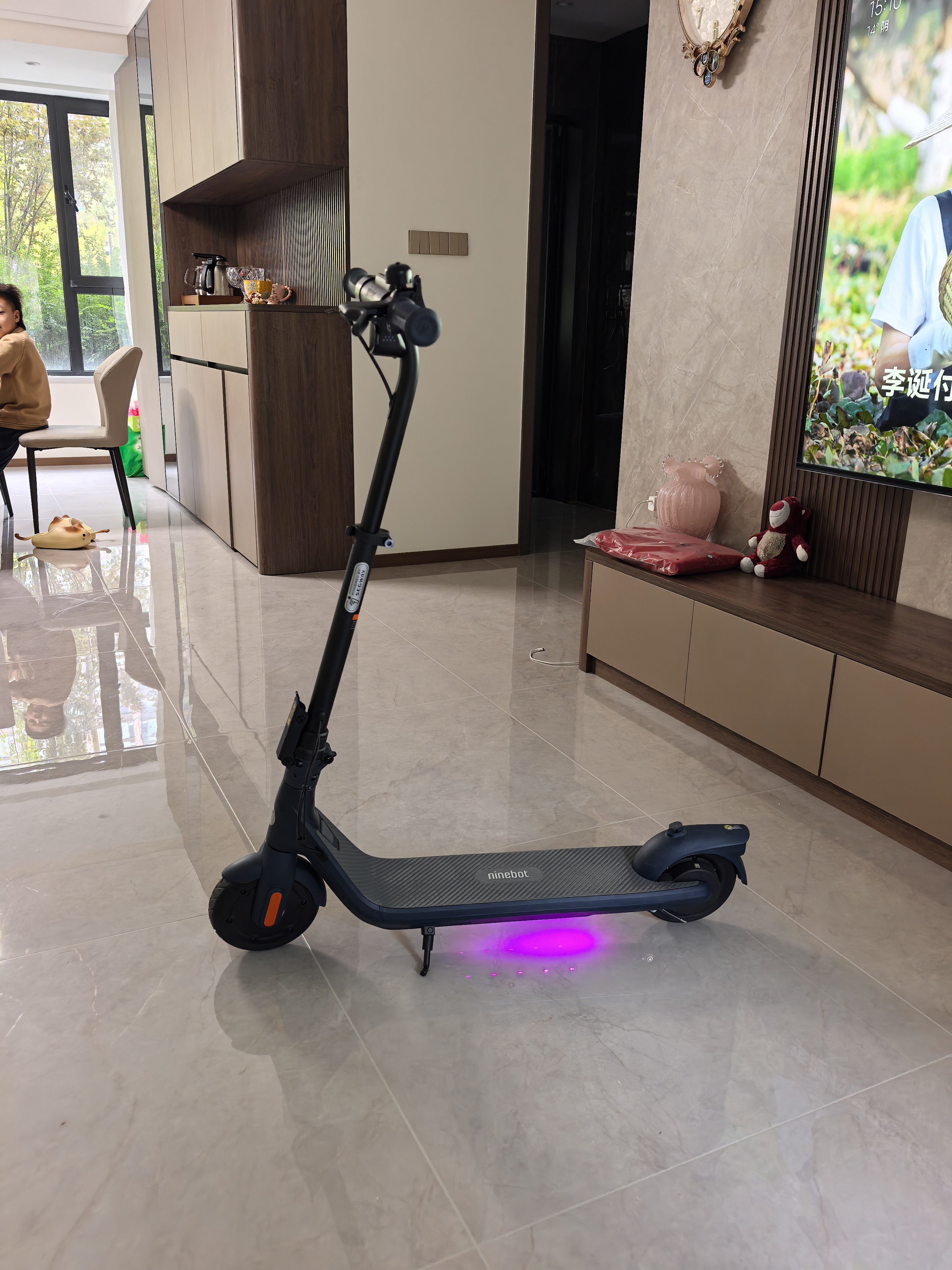 Электросамокат Ninebot C2 Pro: обновленный дизайн, умный транспорт для детей и подростков, легкий, складной, с Bluetooth-колонкой и атмосферной подсветкой photo review