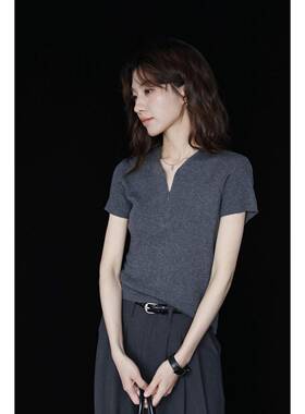 复古通勤风短袖T恤女夏修身V领设计感灰色套头夏季针织简约上衣服