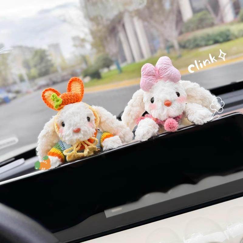 汽车中控屏幕趴趴玩偶兔子车载摆件装饰车内显示屏幕公仔可爱饰品