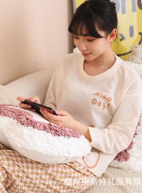 网红款夕颜抱枕心形蕾丝方车形靠垫厅发民宿装饰客抱枕gzc30136载