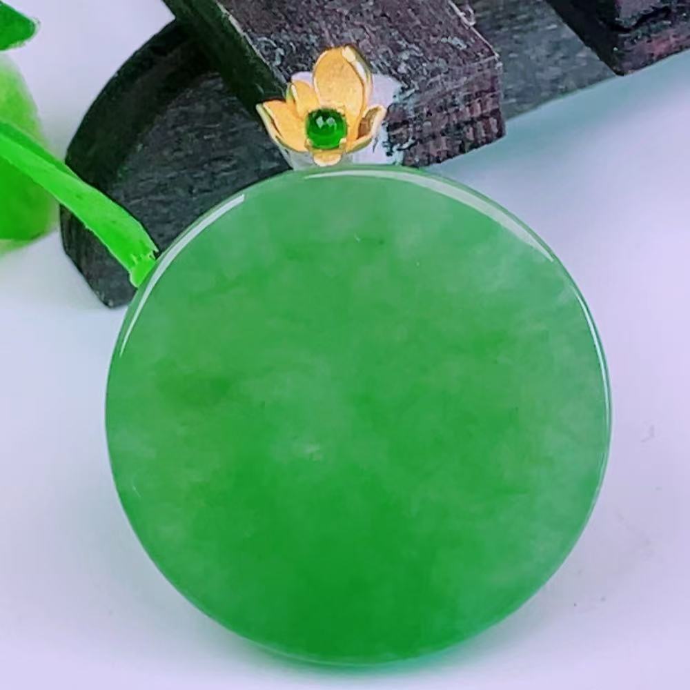 缅甸天然真品翡翠18k金扣头冰种满绿满色高端闪拍无事牌玉石吊坠