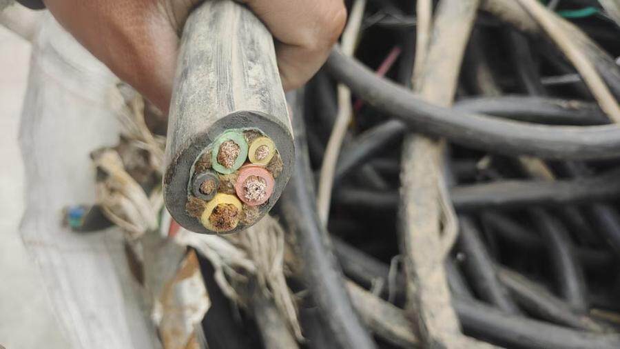 4月23日扬州市供应链公司废旧杂线约400公斤左右打包处理可以过磅代发物流（包无假线水泥线）网络拍卖公告