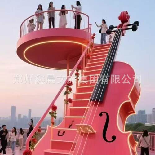 吉他云端天梯云梯铁艺雕塑景观装置背景天梯花海网红拍照打卡