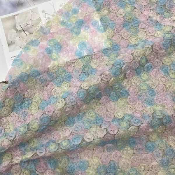 厂家直销 新款高档立体朵朵玫瑰钩花绣花 蕾丝花边面料 刺绣布料