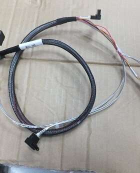 Amphenol 安费诺 MiniSASSFF8087-4*SATA 支持6G 弯头sata