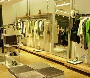 服装店专卖店 橱窗 商店 商场实景照片 专卖店装修图片