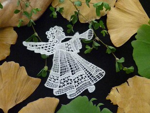 zakka拍照道具 手摇棉线百代丽花边 水溶花边杯垫 吹喇叭的小姑娘