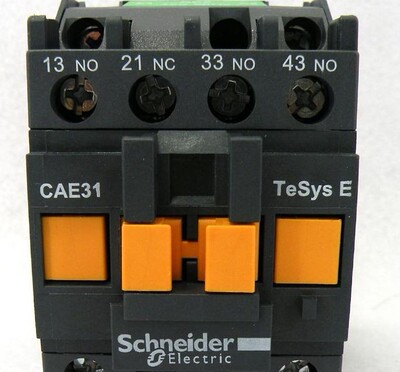 原产正品施耐德（上海）中间继电器 CAE31M5N CA-E31M5N AC220V