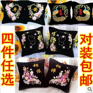 新款藏青绒布丝带绣非孔雀抱枕