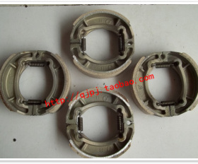 适配金城配件SJ110-E刹车片JC70前后鼓刹刹车蹄块