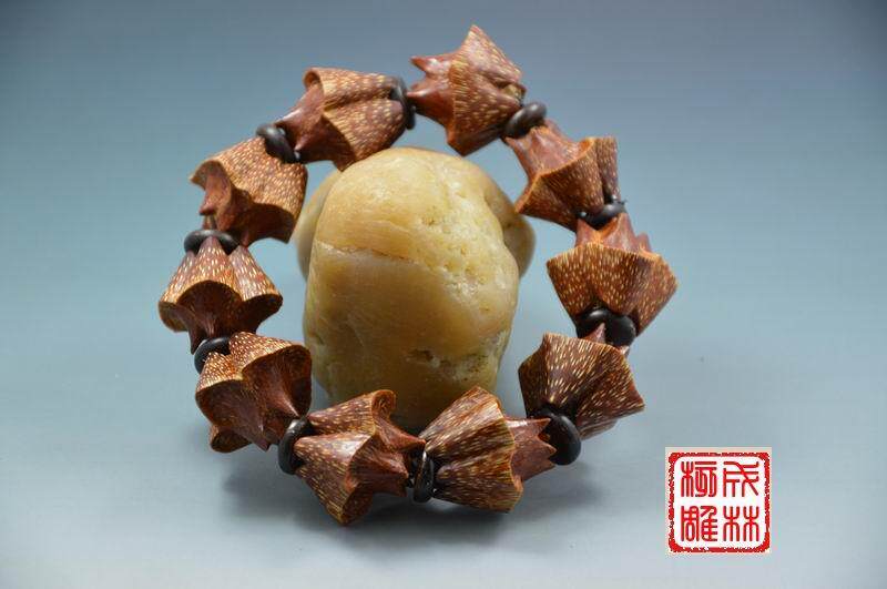 滴血莲花菩提子同5瓣成品精选手工制作直径25~28毫米（定做）