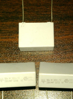 VISHAY 100nf 0.1uf  300VAC 1000VDC Y2 脚距22mm 全新薄膜电容