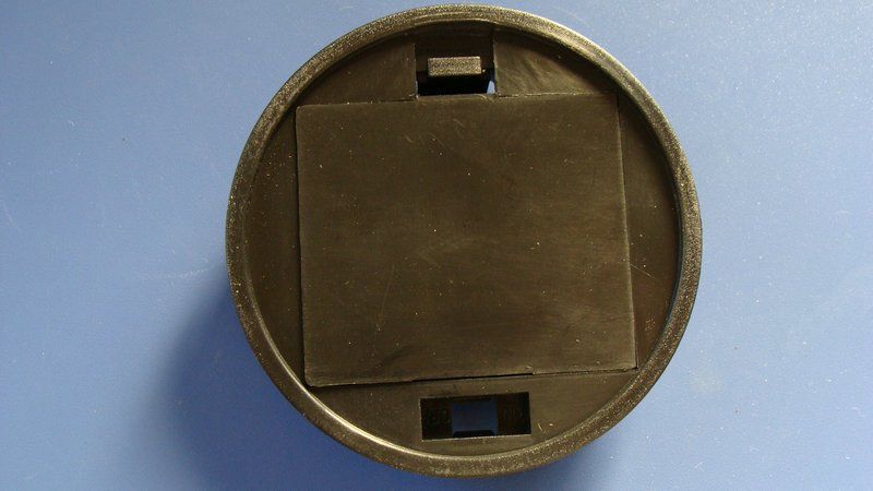 90mm3节5号圆形电池盒带电源开关位