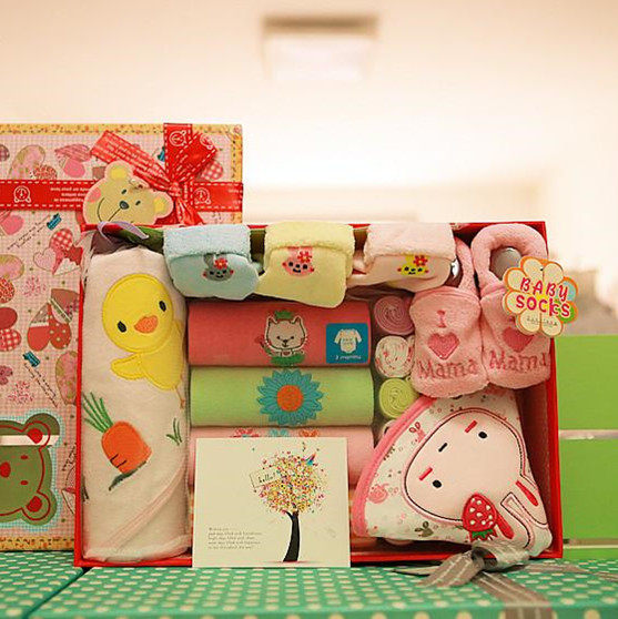 Coffret cadeau pour bébé - vêtements - Ref 1956155 Image 1