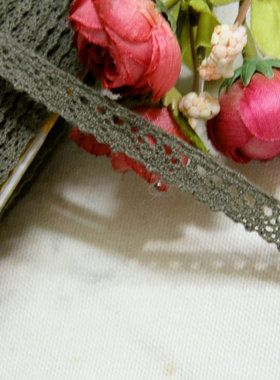 8D  客供 深灰绿色 精细棉线小花边 1厘米宽 1元1米