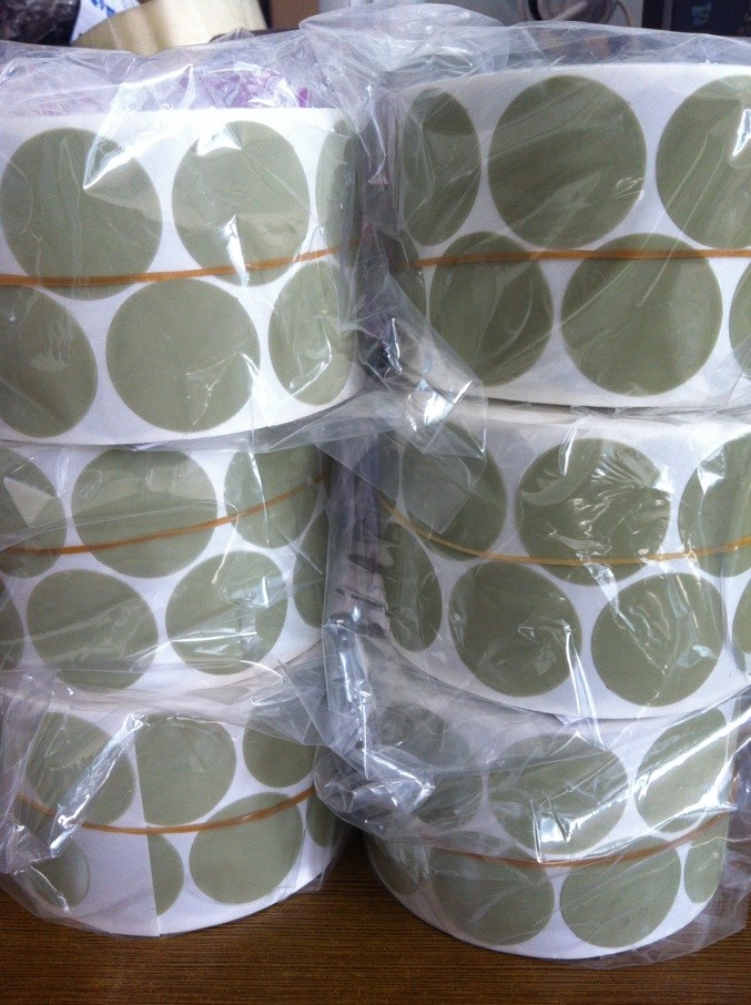 466LAA5点磨砂纸，去除喷漆漆点