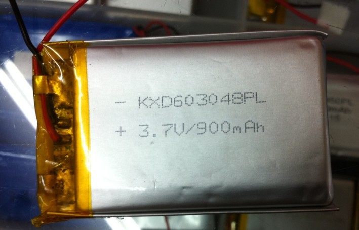 3.7V 锂电池 900ma+冲双冠~