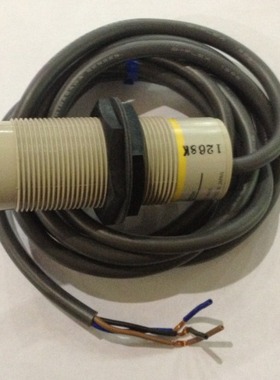 供应原装E2K-X15ME1 E2K-X15ME2电容式接近开关