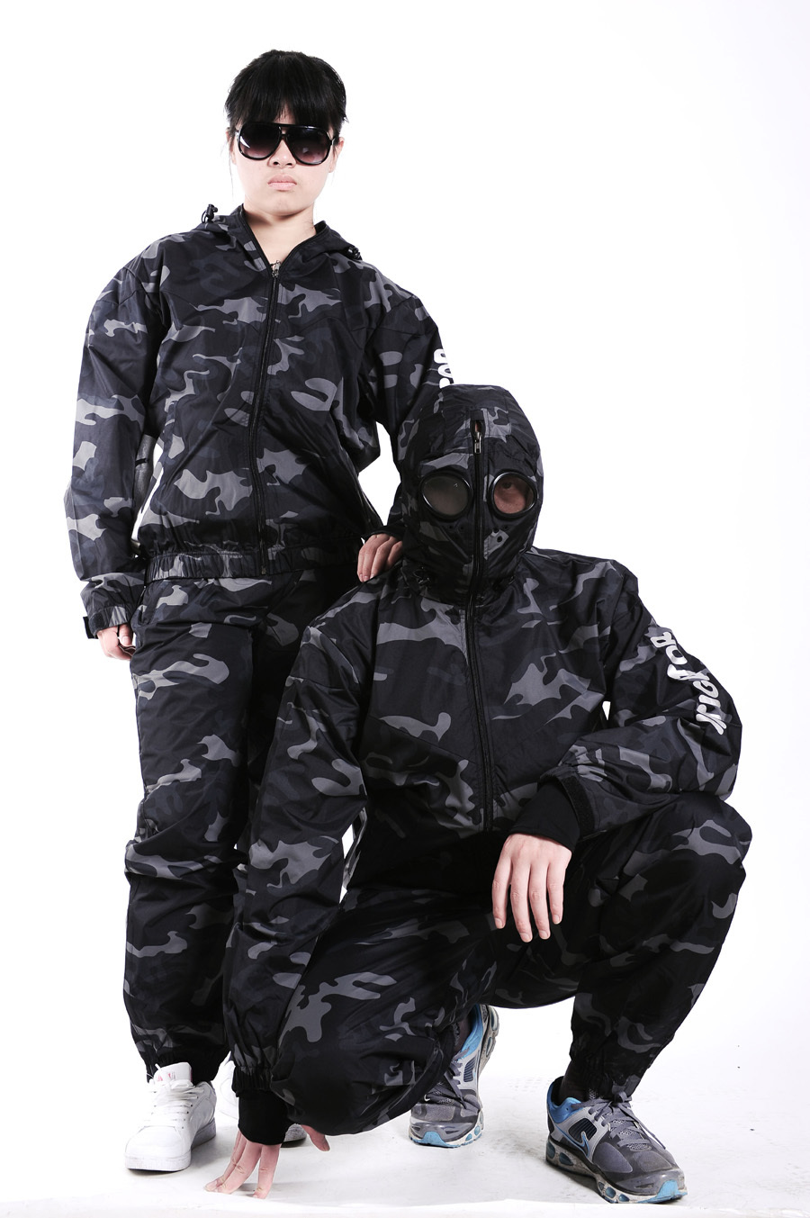 Черный камуфляжный спортивный костюм