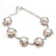 Smiling post Korea new natural Pearl rhinestone bracelet hand chain Korean jewelry women