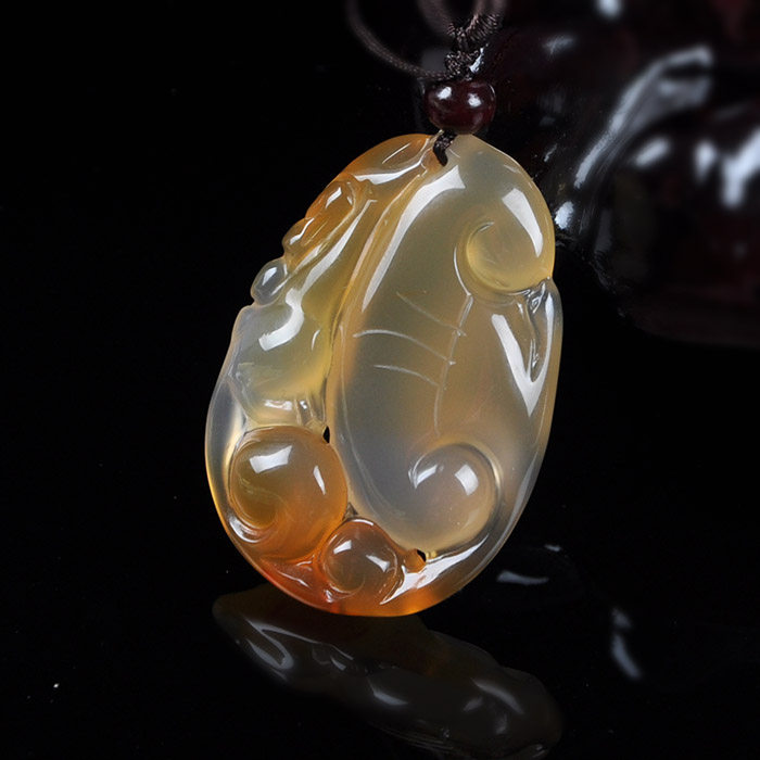 绿红玛瑙玉吊坠 天然巴西玛瑙冰种冰彩玉髓俏色项坠/吊坠玉佩