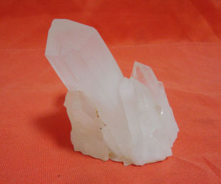 天然白水晶簇摆件 造型独特 一峰独秀卓尔不群 卖 水晶 削价促销