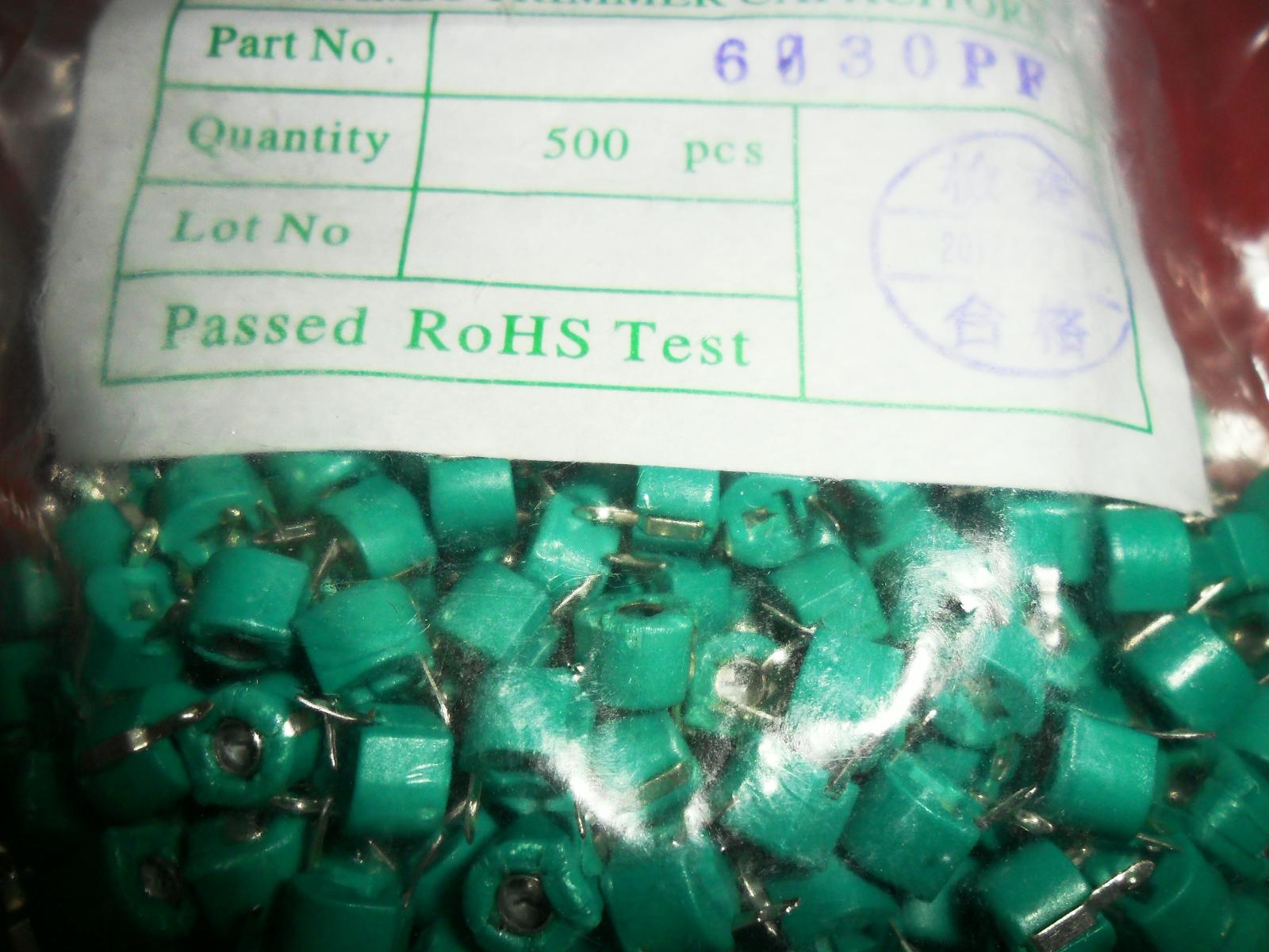 30PF 直插可变电容 可调电容 直径6MM