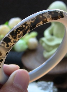 巴西象形俏色水润通透玛瑙手镯