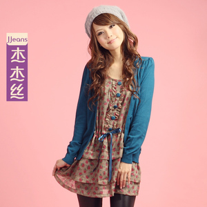 轩花9 杰杰丝女装 草莓印花棉针织假两件宽松系绳长袖连衣裙 春装