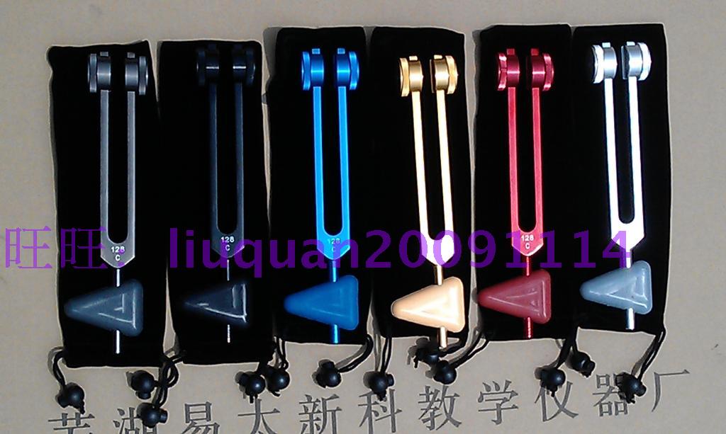此款音叉结合了叩诊锤，方便携带和使用