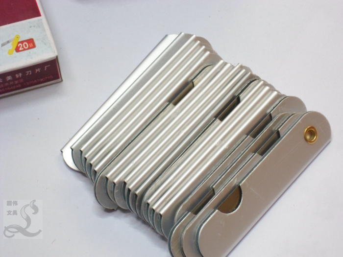 正品霸王鲨小号银色小刀 小美工刀 小削笔刀 折叠铅笔刀 铁质刀柄