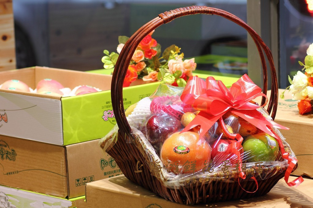 上海徐汇长宁静安普陀闸北虹口黄杨浦东新区水果礼品篮送祝福长辈