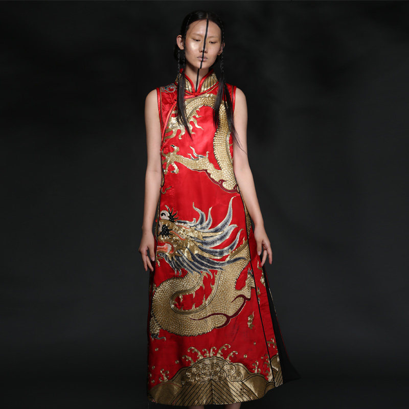 云饰图腾原创女装 民族风手绣老绣盘金绣龙腾跃舞长款龙袍
