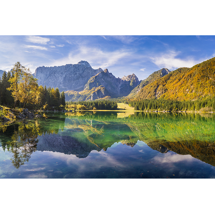 唯美山水画 高山湖面景色图片 山峰树林树木海报 大自然风景挂画