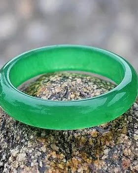 新坑翡翠冰种女款石英岩玉包邮