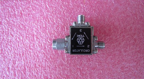 TDK进口 CU171B756 13-15GHz SMA RF 射频微波同轴环形器 质量包好，包能用 可提供详细测试图 请放心购买 频率范围：13-15GHz 插损:＜1dB， 隔离度.:＞19dB， SMA接头