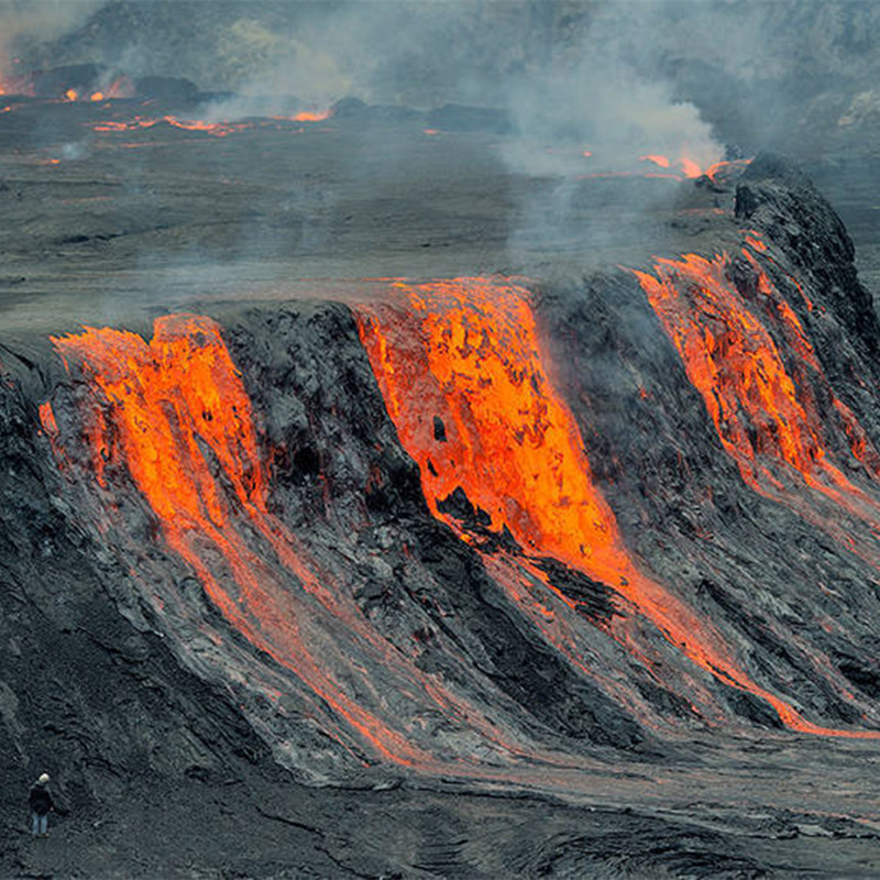 尼拉贡戈火山本尼奥尼湖