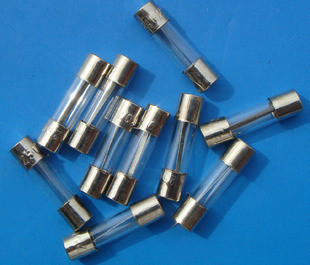 5A 250V5A 直柱玻璃保险管 规格：5X20 6*30 全新现货 一盒=100个