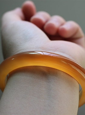 天然冰透蜜糖色玉髓玛瑙手镯