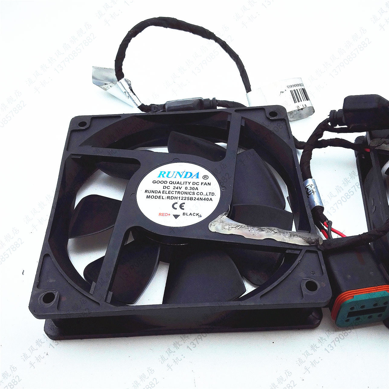 400是一套2个带插头如图