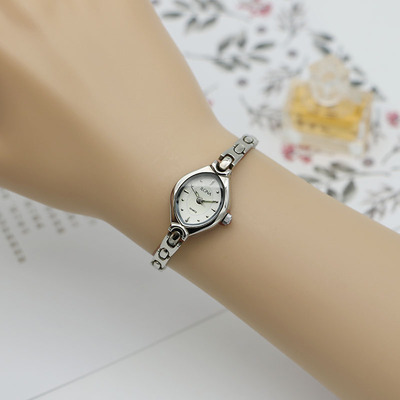 海达带钻椭圆小巧白钢全新手表