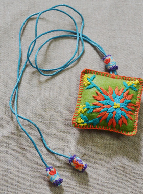 原创民族风手工刺绣花朵毛衣链
