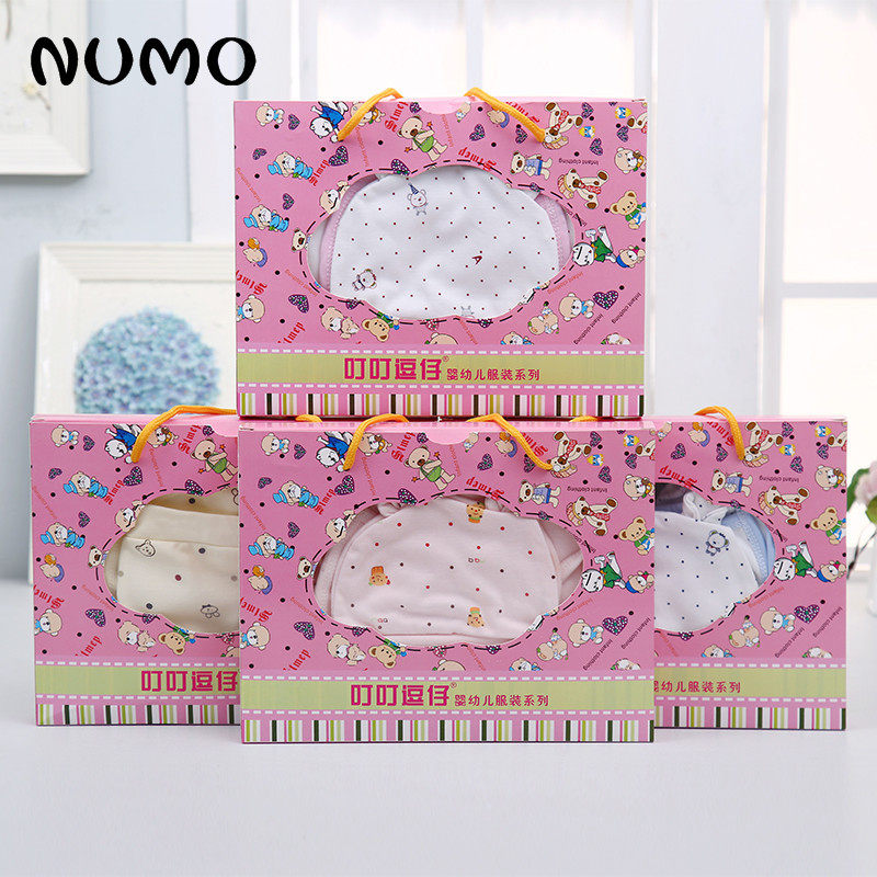 Coffret cadeau pour bébé - vêtements - Ref 1963933 Image 1