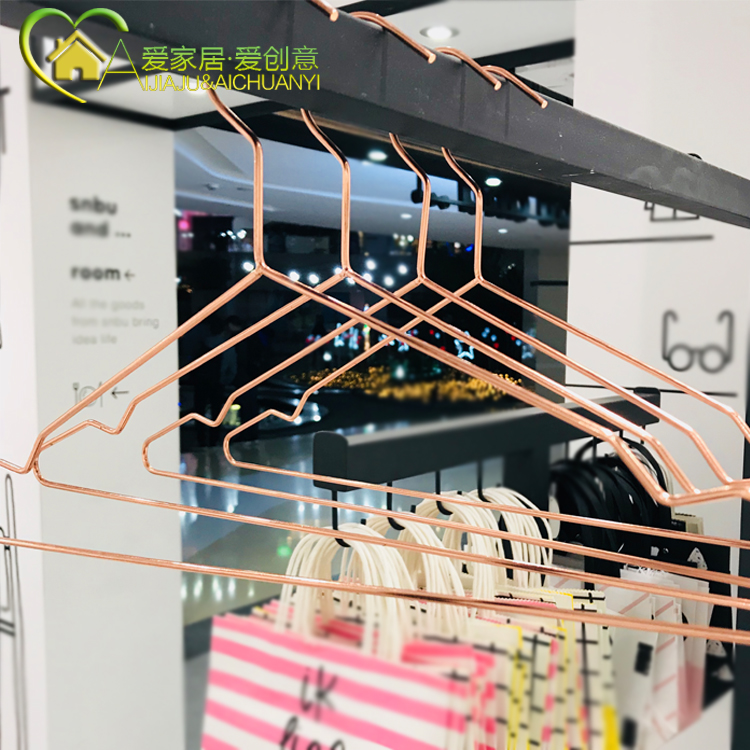 爱家居 店主精选 北欧风玫瑰金色金属晾衣架简约无痕衣架衣挂