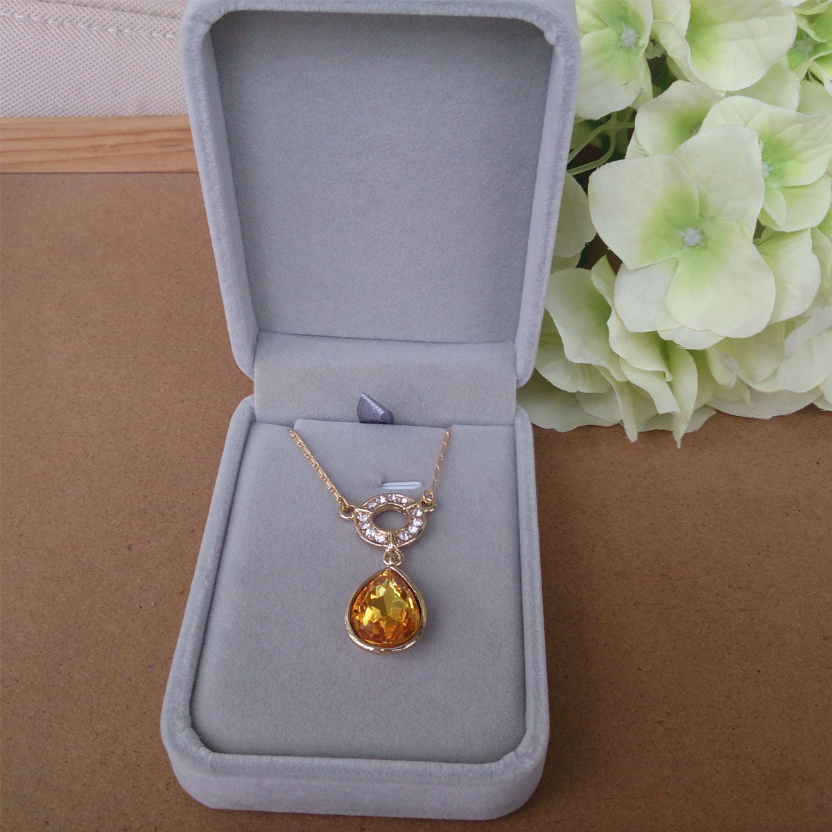 高档植绒面礼品盒首饰盒  灰色吊坠盒（长方形）在类目 饰品/流行首饰/时尚饰品新, 首饰收纳, 首饰盒中 - 来自Buy2taobao.com提供专业的淘宝代购服务