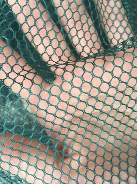 经编网眼布网箱渔网布料鱼缸隔离网抬鱼网饵料袋不伤鱼六角网眼布